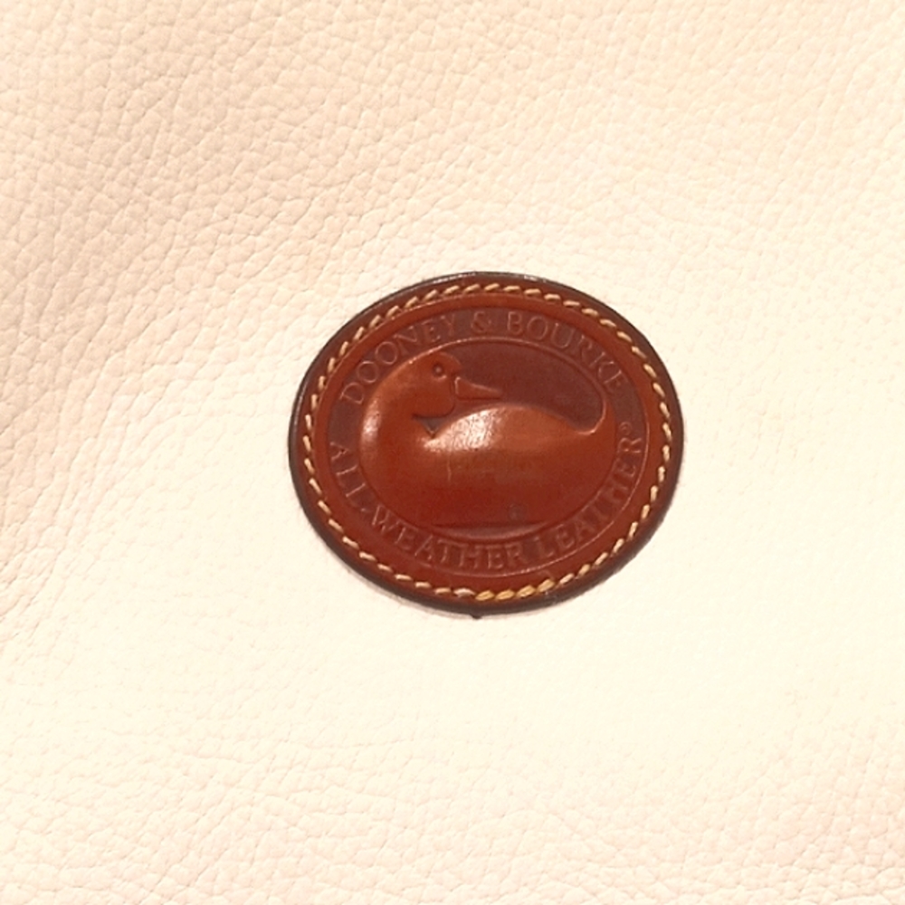 Dooney & Bourke Classic White Pebble Leather Shoulder Bag Pre-owned - Picture 13 of 15